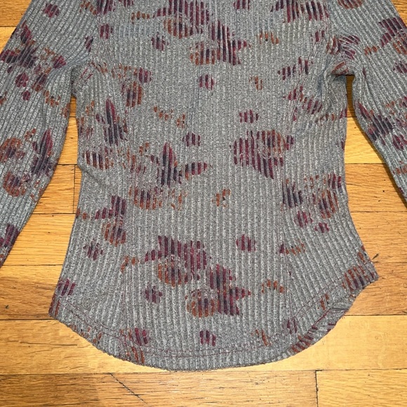 Free People Layer Me Henley in Washed Floral Grey, size XS - Picture 11 of 13